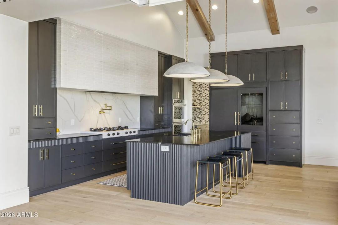 Real Estate Picture 10