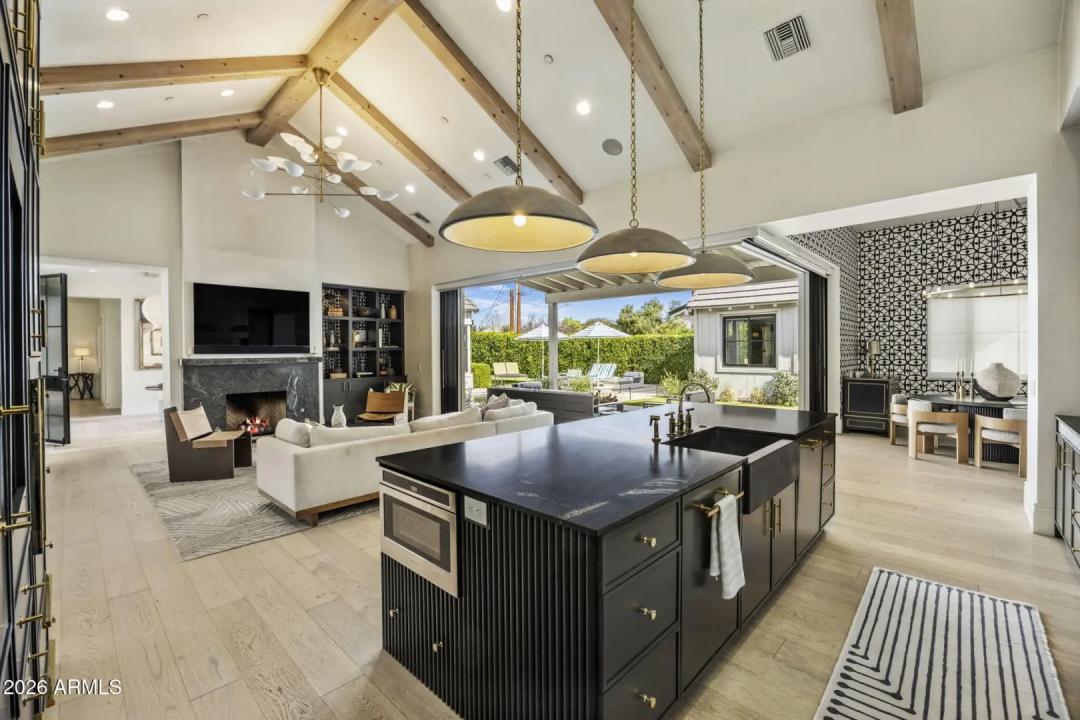 Real Estate Picture 8