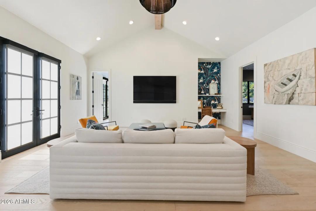 Real Estate Picture 25