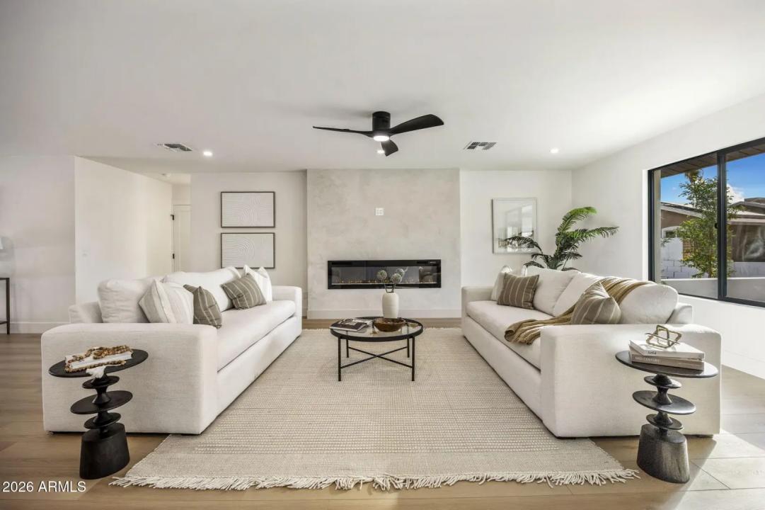 Real Estate Picture 4