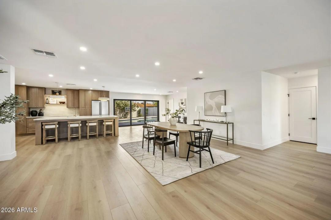 Real Estate Picture 8