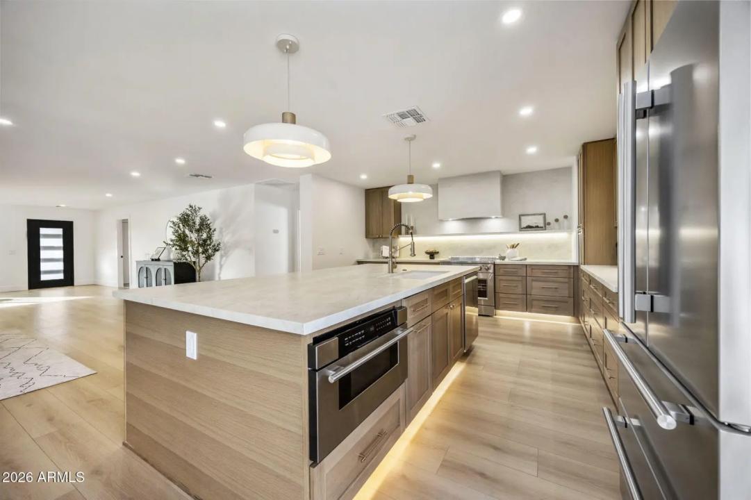 Real Estate Picture 13