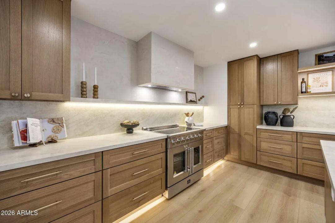 Real Estate Picture 14