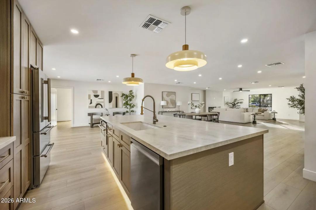 Real Estate Picture 16