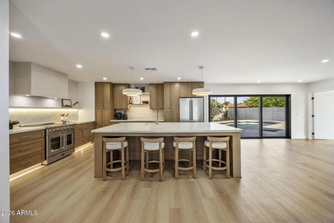 Real Estate Picture 17