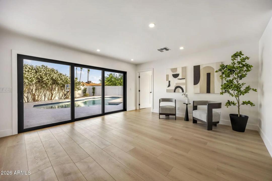 Real Estate Picture 18