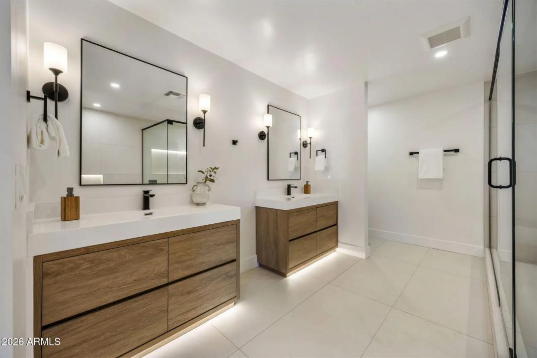 Real Estate Picture 24