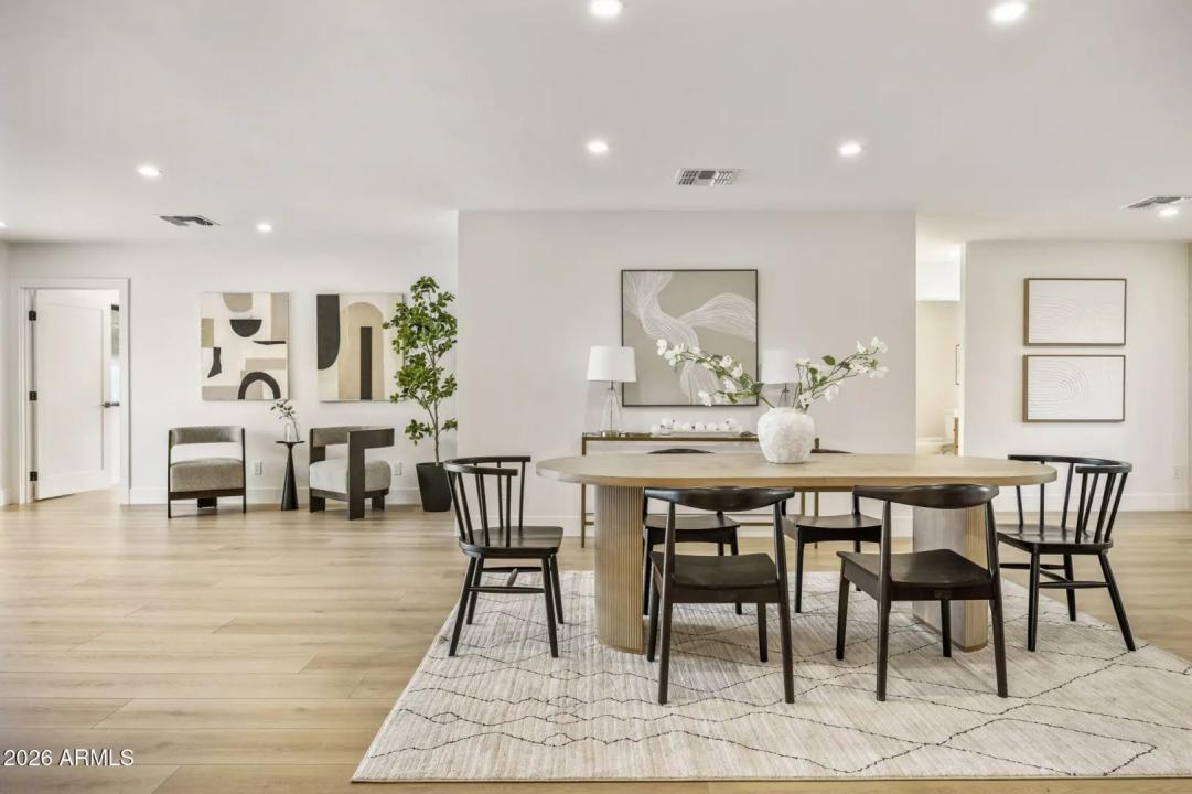 Real Estate Picture 7