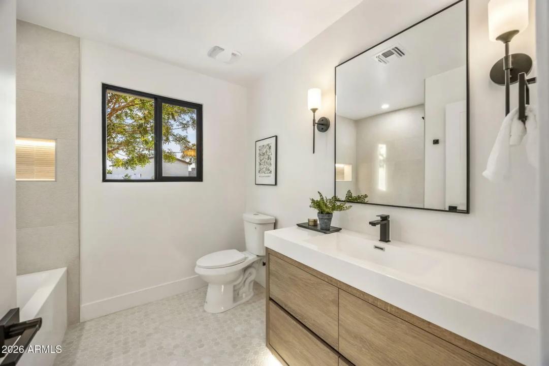 Real Estate Picture 29