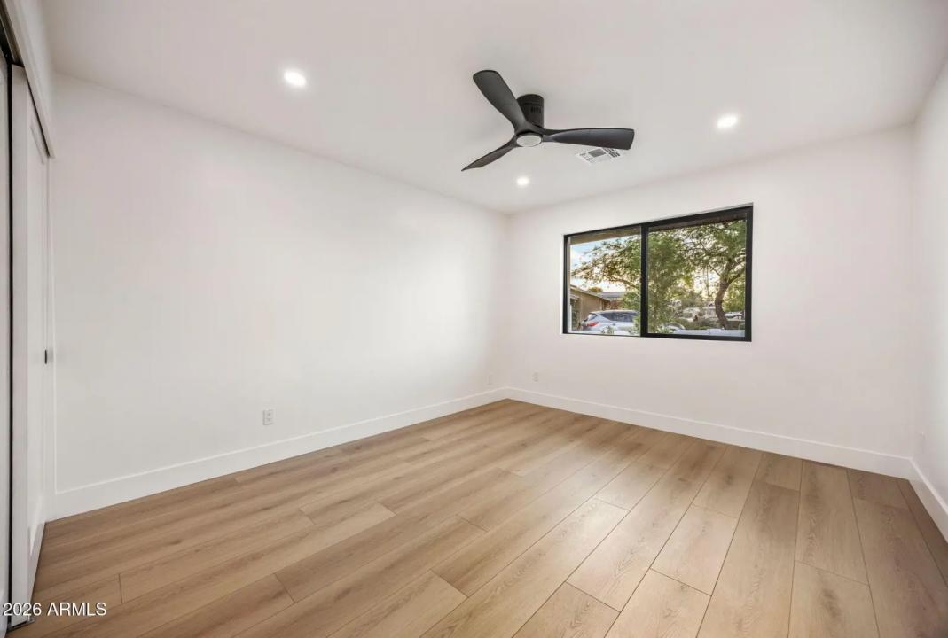 Real Estate Picture 30