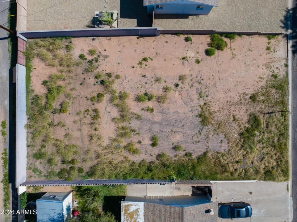 Real Estate Picture 3