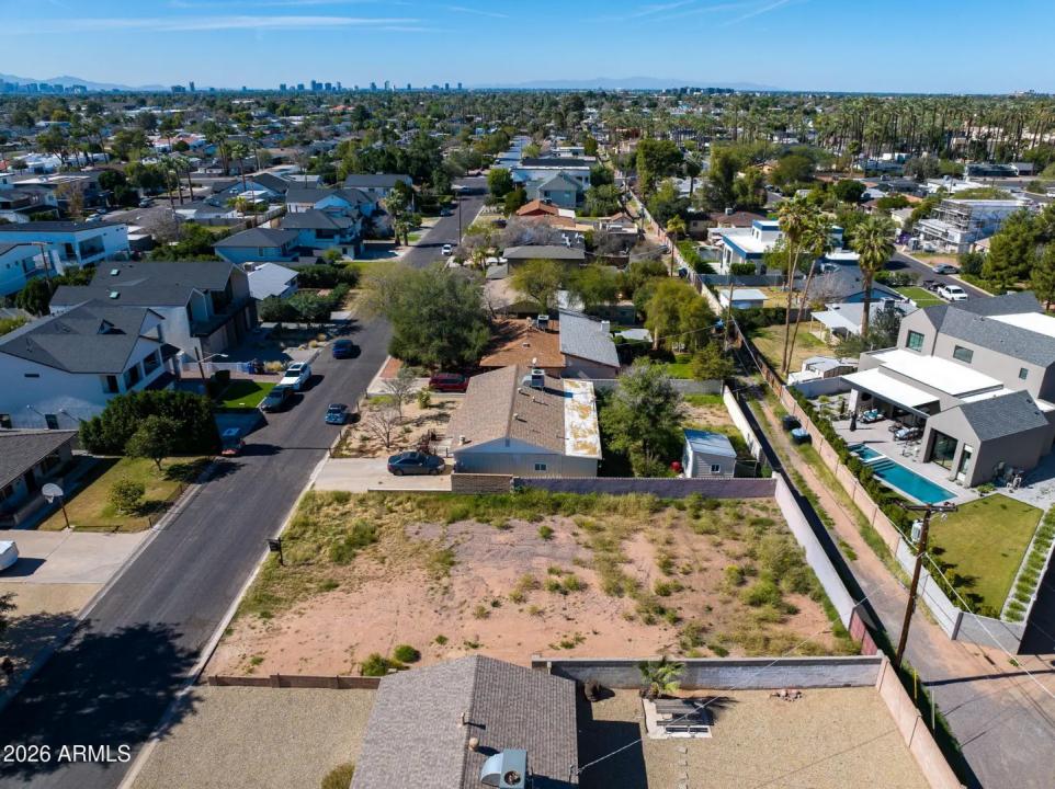 Real Estate Picture 4