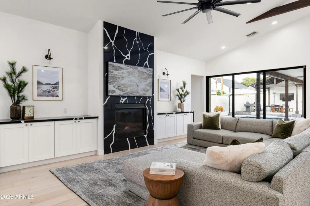 Real Estate Picture 3