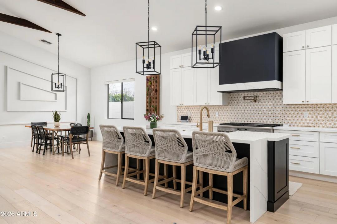 Real Estate Picture 7