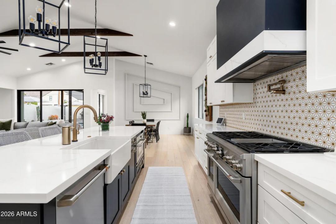 Real Estate Picture 8