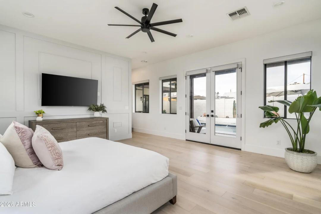 Real Estate Picture 12