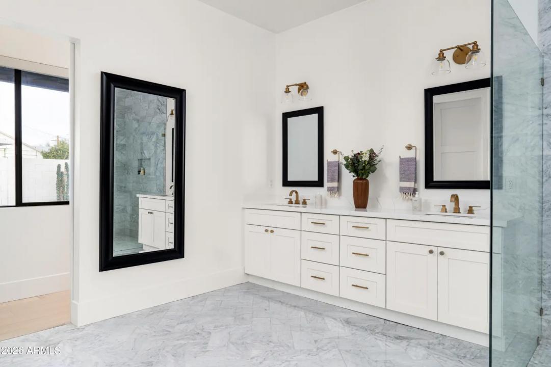 Real Estate Picture 13