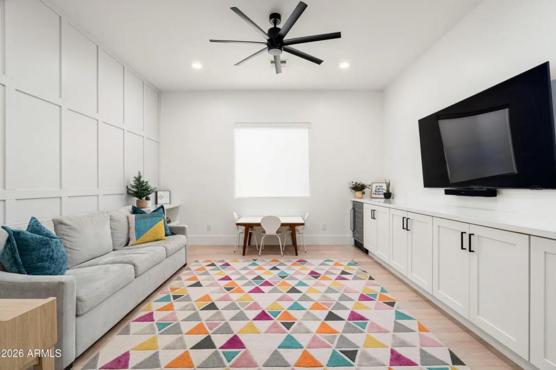 Real Estate Picture 9