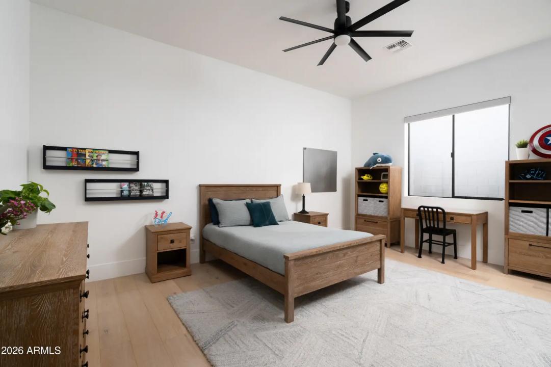 Real Estate Picture 17