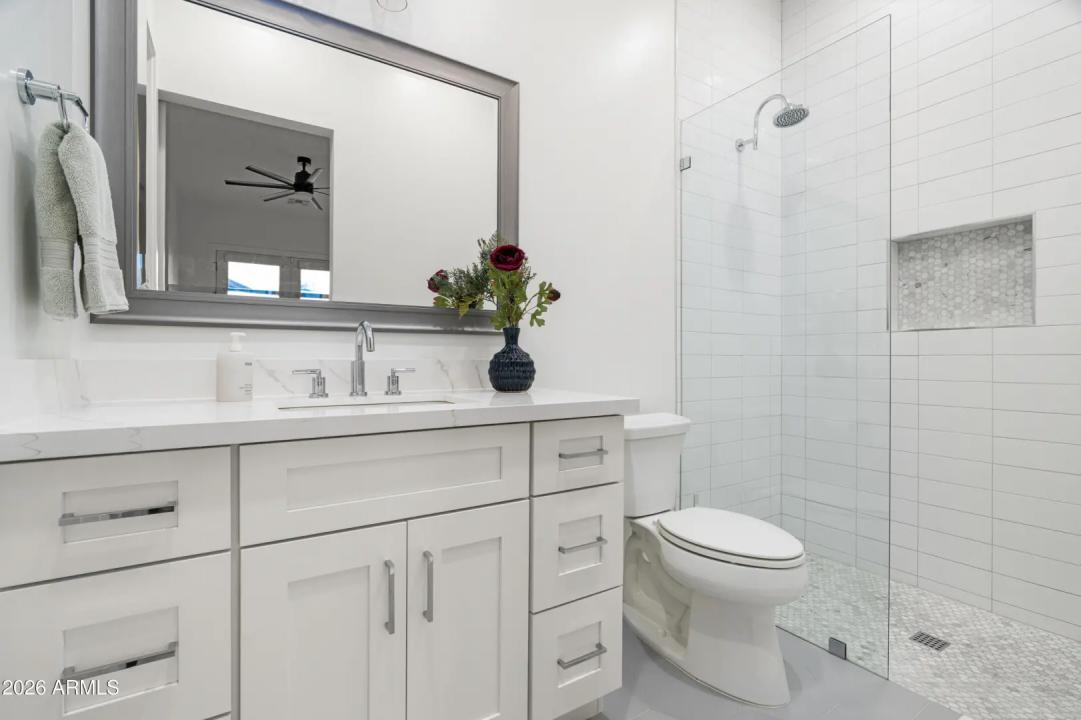 Real Estate Picture 16