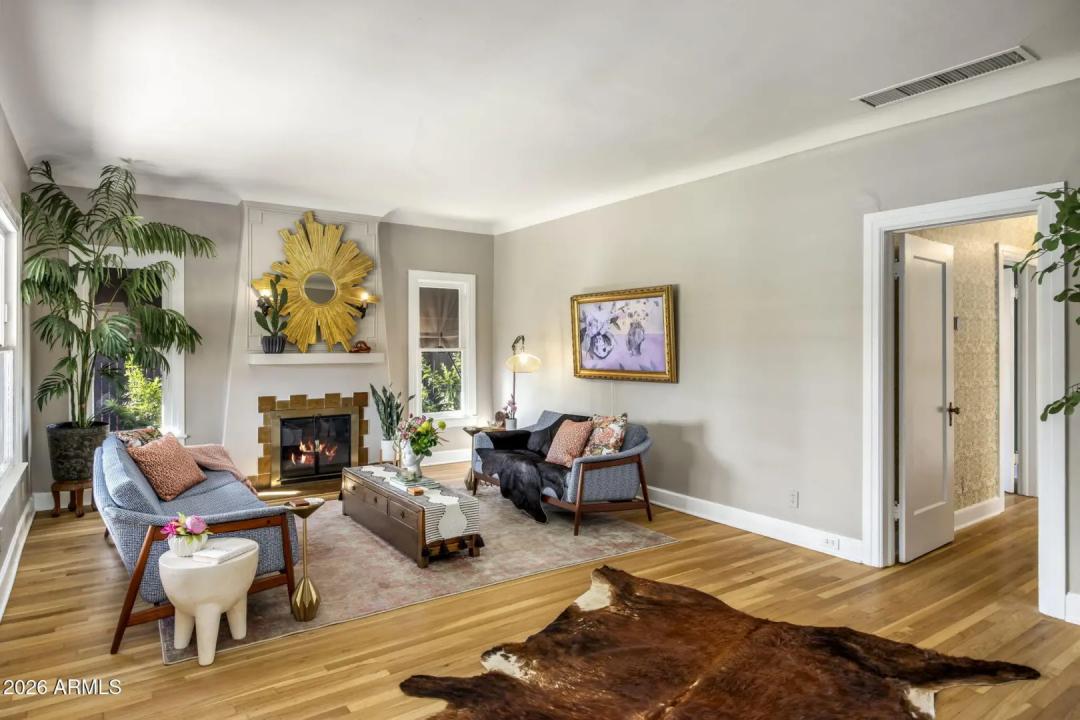 Real Estate Picture 4