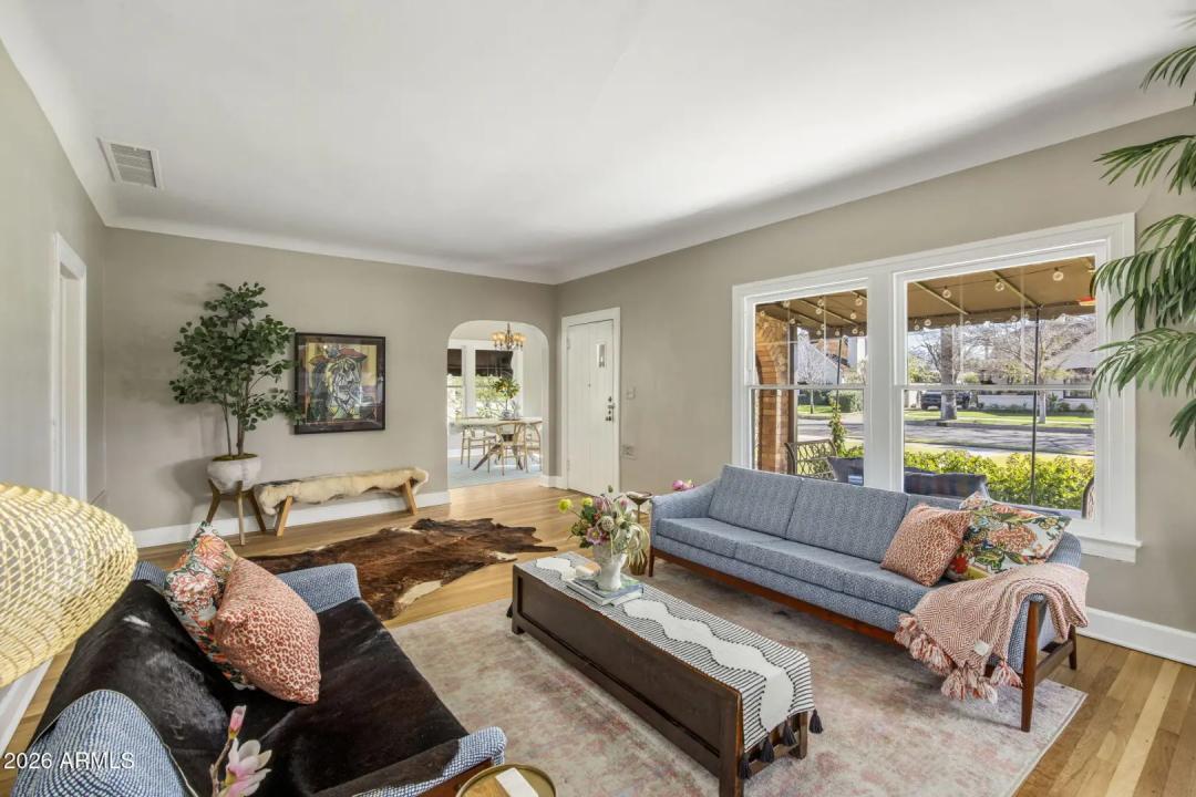 Real Estate Picture 7