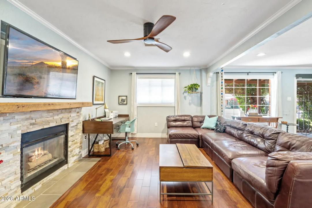 Real Estate Picture 8