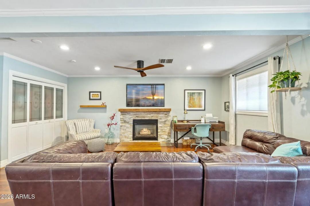 Real Estate Picture 6