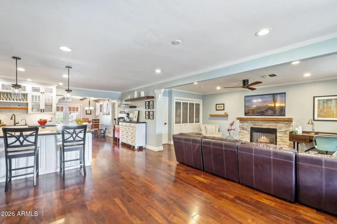 Real Estate Picture 5