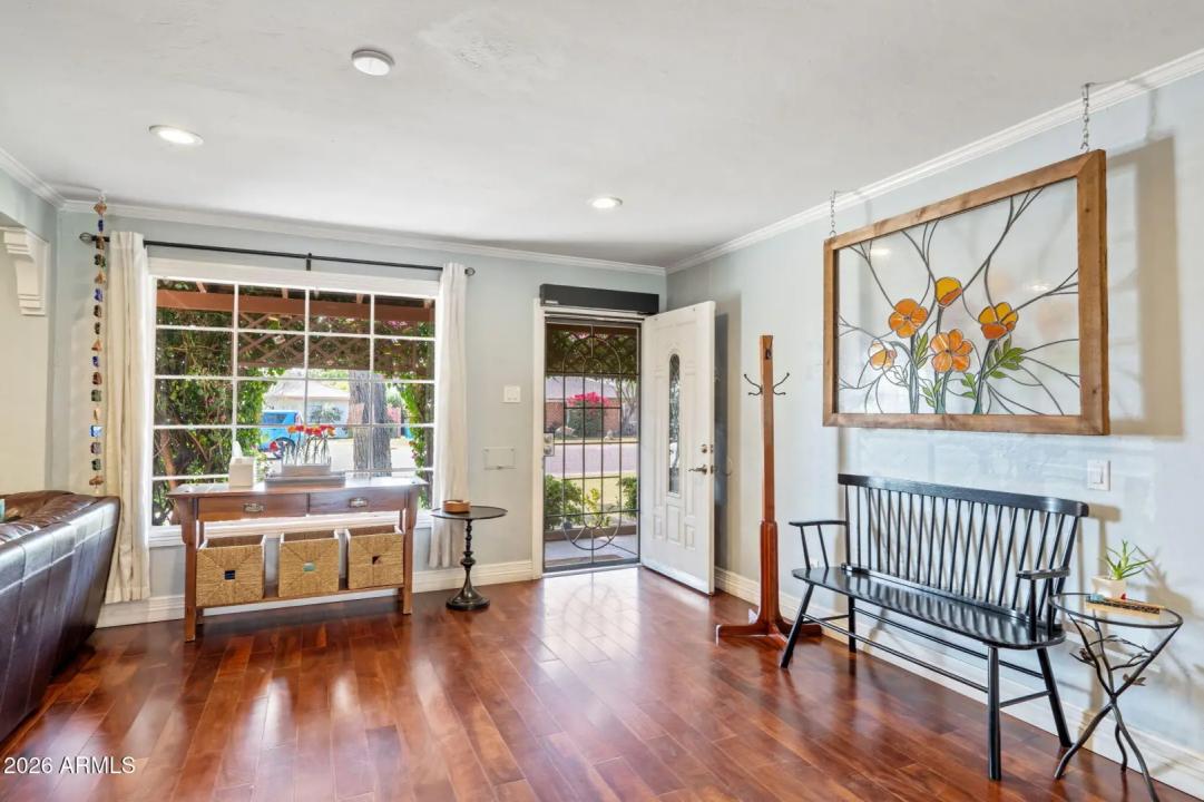 Real Estate Picture 3