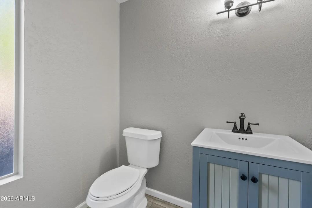 Real Estate Picture 4