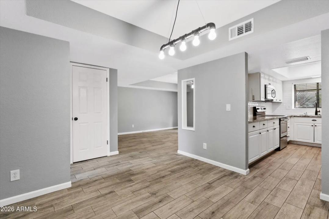 Real Estate Picture 10