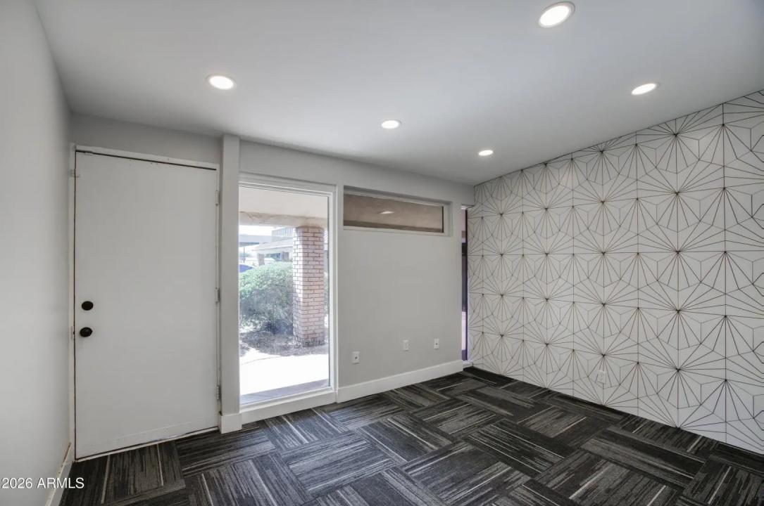 Real Estate Picture 4