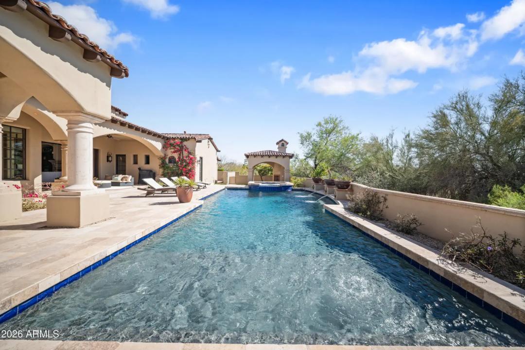 Real Estate Picture 5