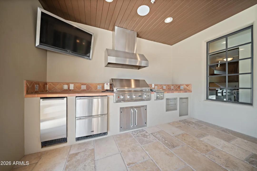 Real Estate Picture 14