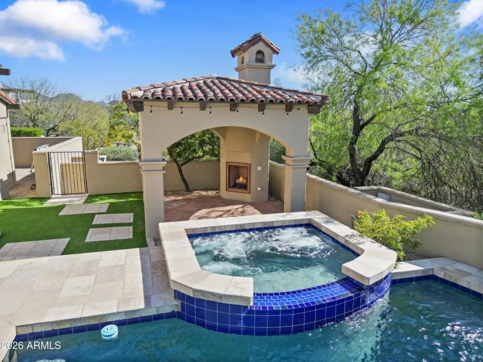 Real Estate Picture 4