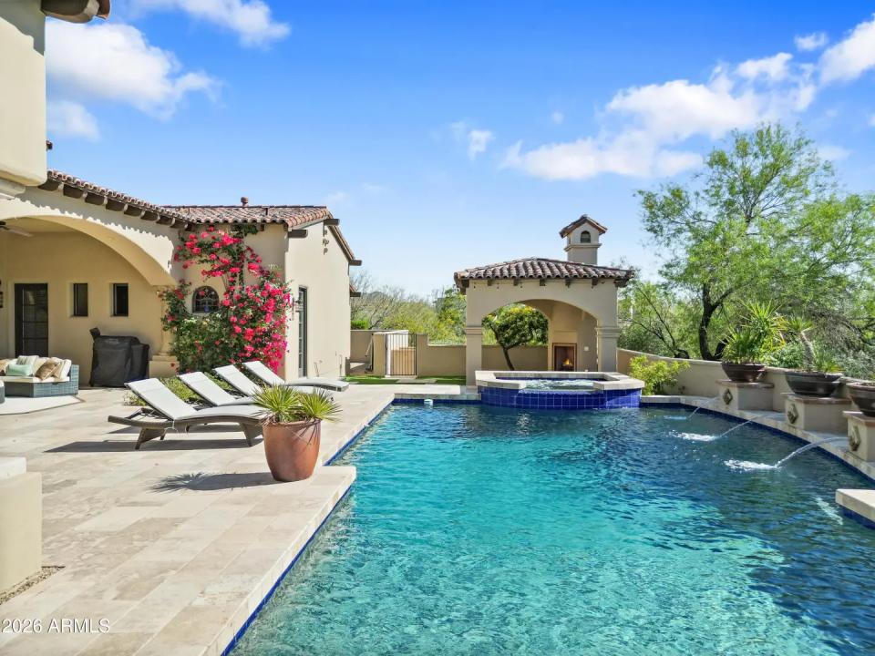 Real Estate Picture 3