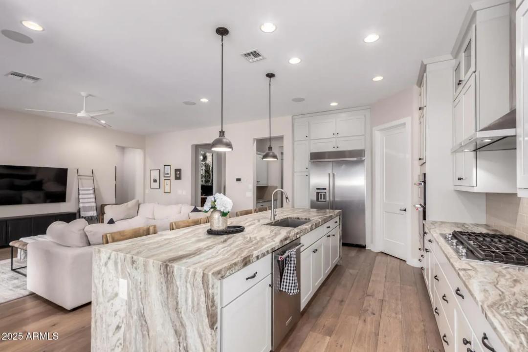 Real Estate Picture 7