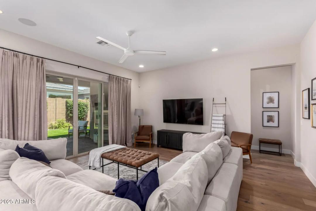 Real Estate Picture 11