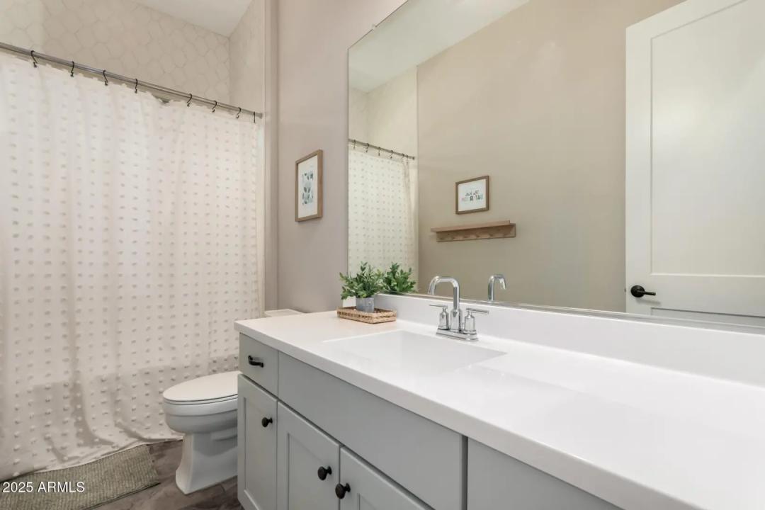 Real Estate Picture 23