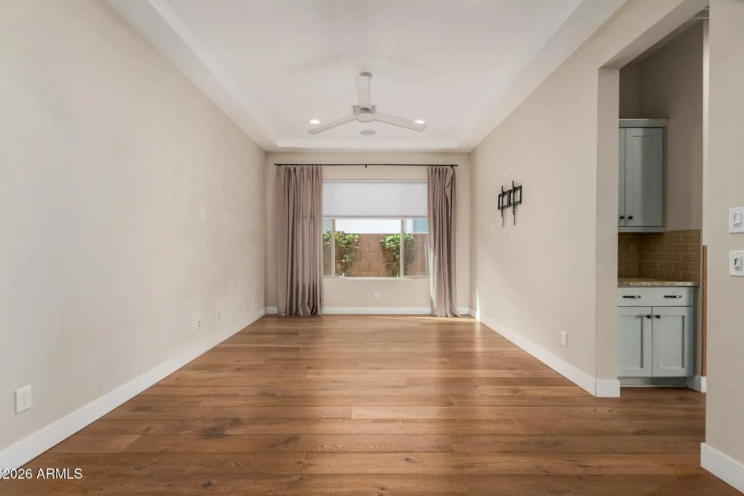 Real Estate Picture 14