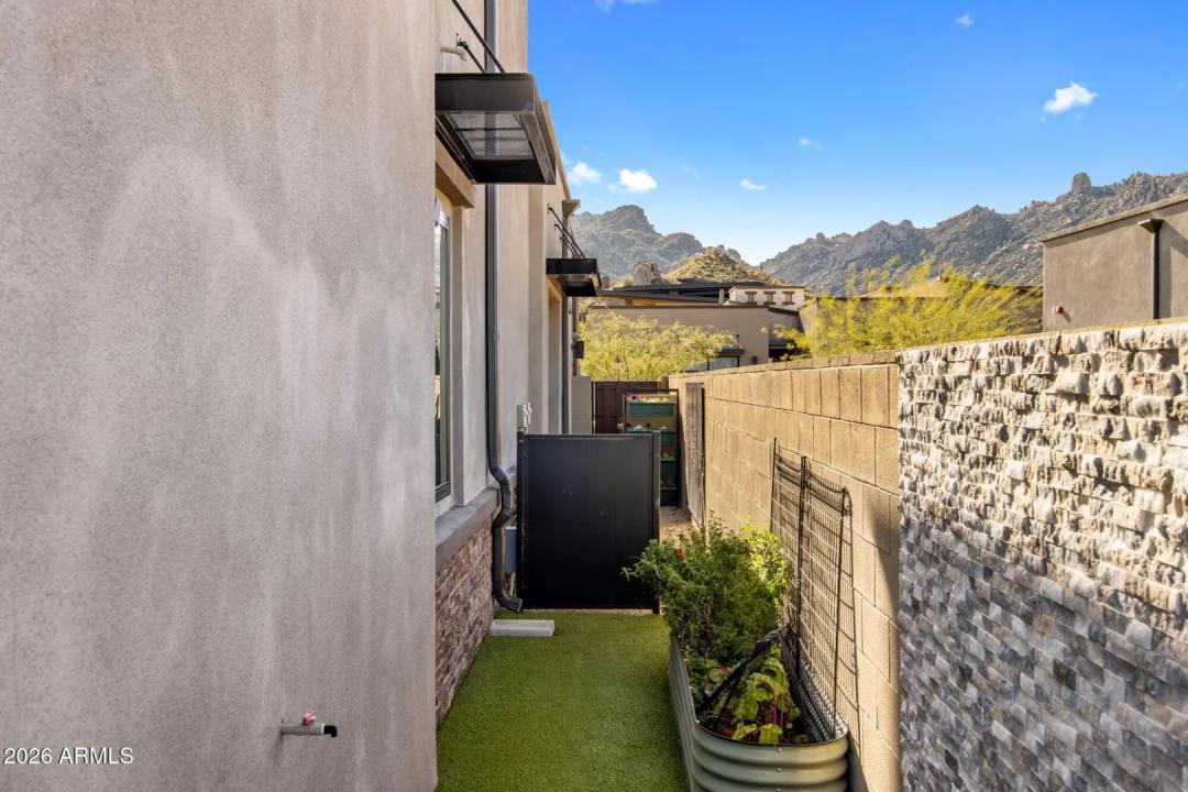 Real Estate Picture 43