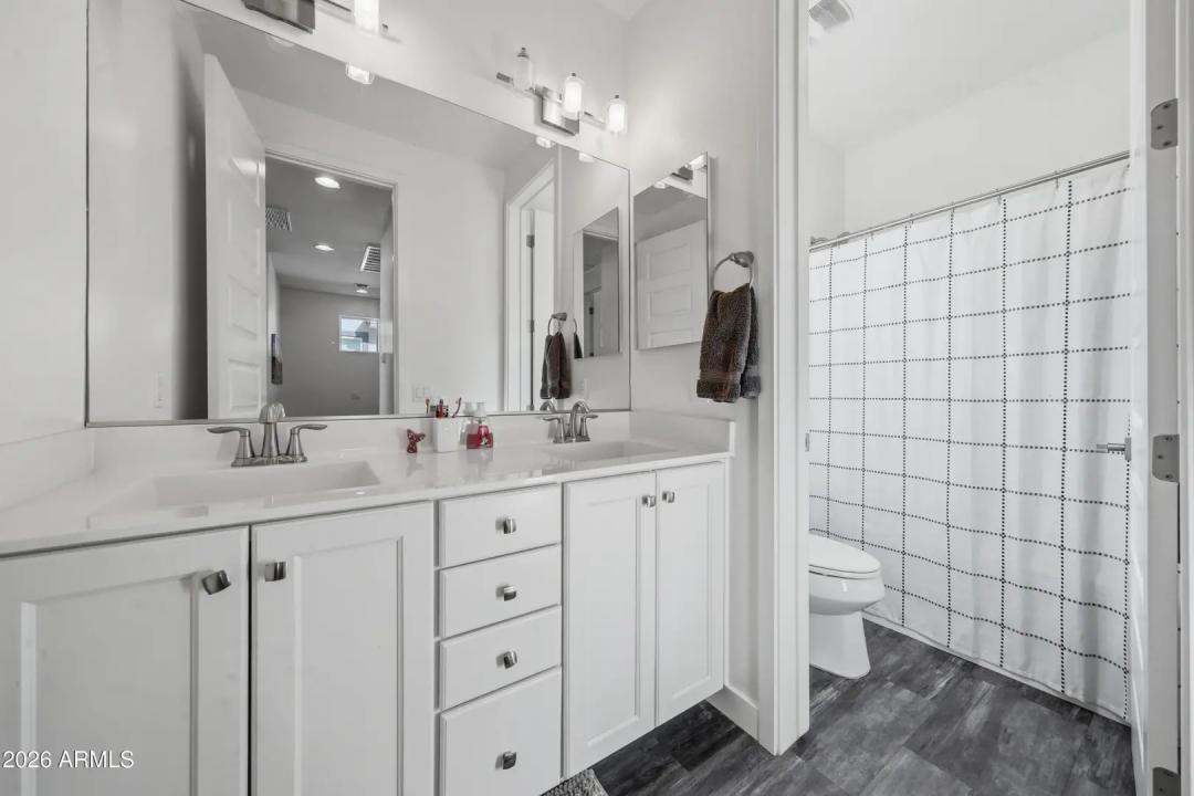 Real Estate Picture 22