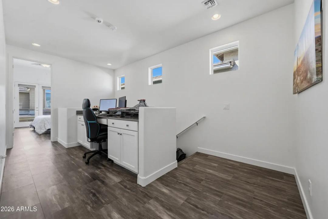 Real Estate Picture 14