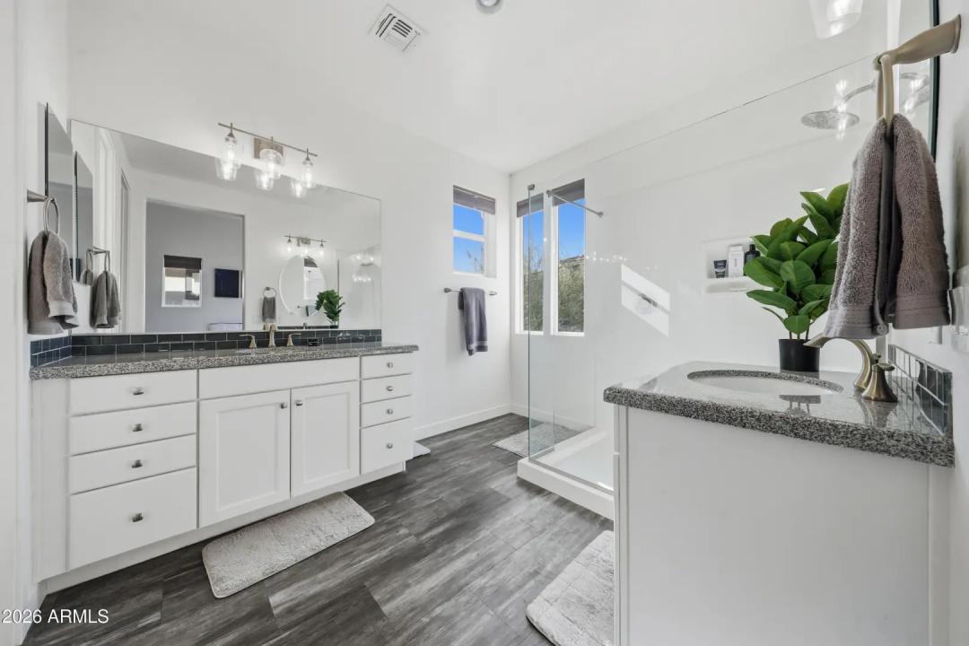 Real Estate Picture 25