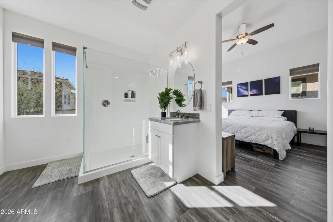 Real Estate Picture 18