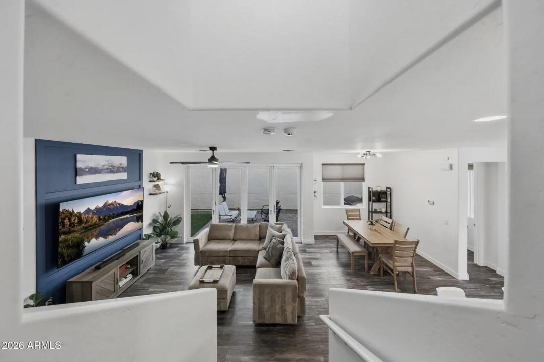 Real Estate Picture 4