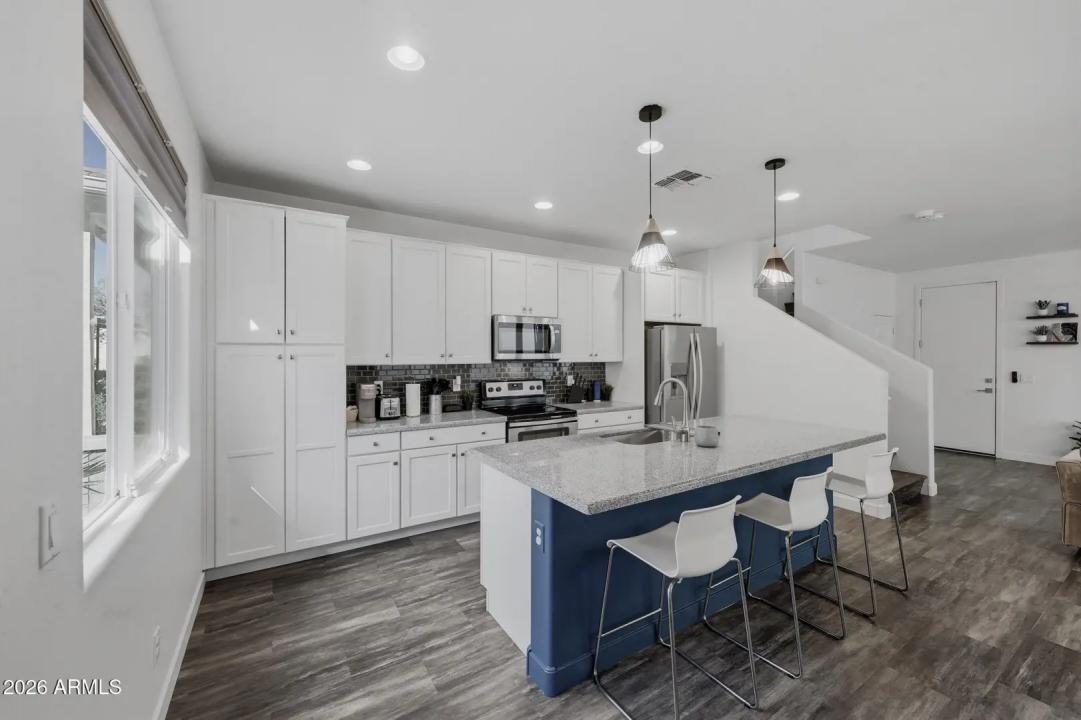 Real Estate Picture 10