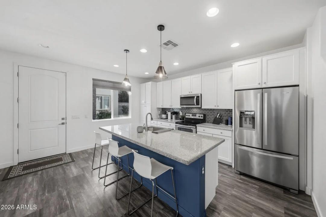 Real Estate Picture 11