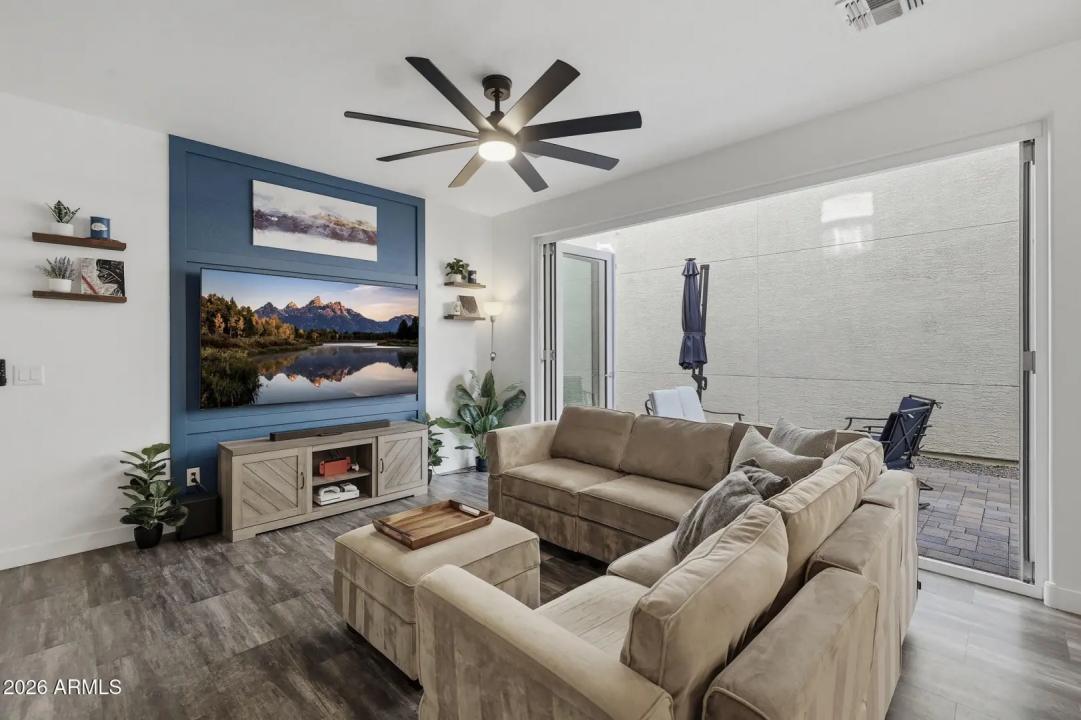 Real Estate Picture 7